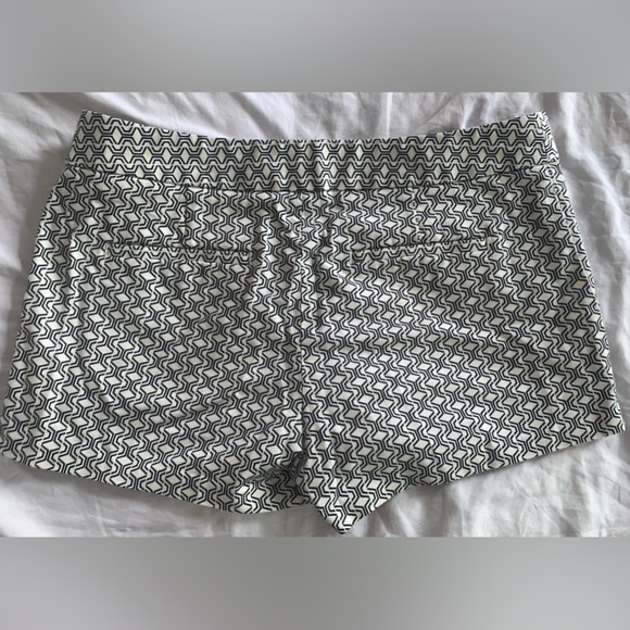Express Shorts sz 6 Cotton | Side Zip | Excellent Condition - Picture 3 of 7